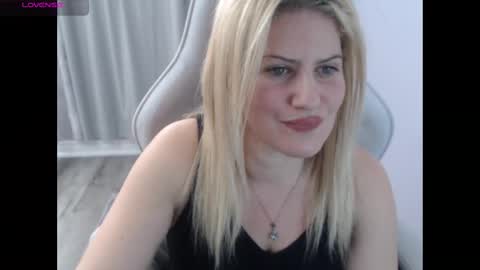 Snapshot of bellastar84 chatting on 10-24-25, 12:56 Starr40 online show from 10-24-25, 12:56