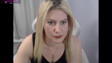 Snapshot of bellastar84 chatting on 10-25-25, 11:07 Starr40 online show from 10-25-25, 11:07