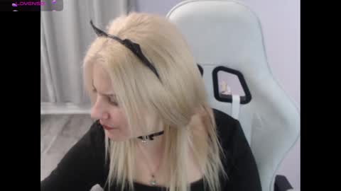 Snapshot of bellastar84 chatting on 10-28-25, 01:03 Starr40 online show from 10-28-25, 01:03