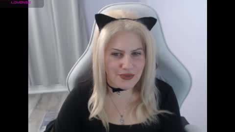 Snapshot of bellastar84 chatting on 10-29-25, 01:13 Starr40 online show from 10-29-25, 01:13