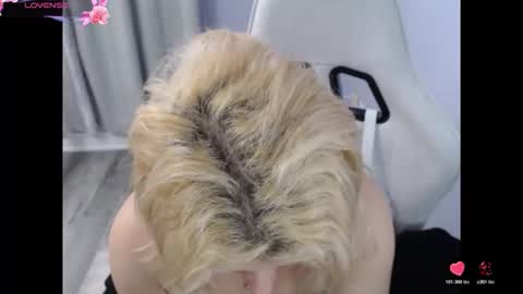 Snapshot of bellastar84 chatting on 11-20-25, 01:33 Starr40 online show from 11-20-25, 01:33