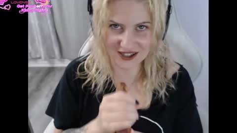 Snapshot of bellastar84 chatting on 11-24-25, 01:33 Starr40 online show from 11-24-25, 01:33