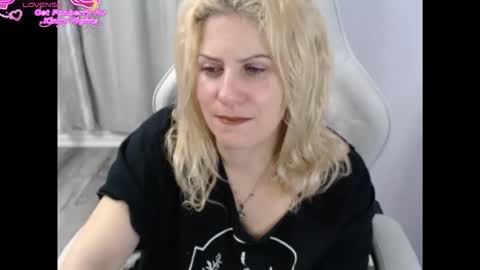 Snapshot of bellastar84 chatting on 11-25-25, 01:33 Starr40 online show from 11-25-25, 01:33