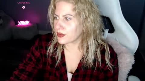 Snapshot of bellastar84 chatting on 01-08-26, 12:40 Starr40 online show from 01-08-26, 12:40