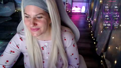 Snapshot of bellastar84 chatting on 03-05-26, 11:28 Starr40 online show from 03-05-26, 11:28