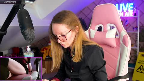 Alice online show from 01-20-25, 01:42