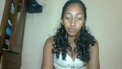 belle_annah online show from 05-19-26, 01:56