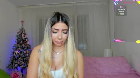 Snapshot of belle_hallle chatting on 12-17-25, 05:52 LucyJelly online show from 12-17-25, 05:52