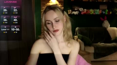 Snapshot of belle_vill chatting on 11-19-25, 10:15 Belle online show from 11-19-25, 10:15