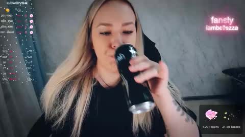 Snapshot of bellezza_ chatting on 02-09-26, 04:00 Your Annabelle Wolf online show from 02-09-26, 04:00