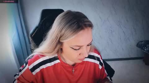 Snapshot of bellezza_ chatting on 02-10-26, 10:41 Your Annabelle Wolf online show from 02-10-26, 10:41