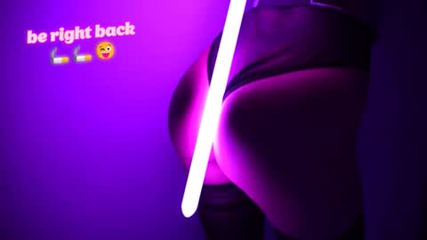 Snapshot of bellezza_ chatting on 02-17-26, 03:40 Your Annabelle Wolf online show from 02-17-26, 03:40