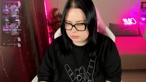 Snapshot of bellybooxo chatting on 11-17-25, 05:13 LinaBoo online show from 11-17-25, 05:13