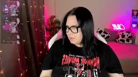 Snapshot of bellybooxo chatting on 11-18-25, 06:23 LinaBoo online show from 11-18-25, 06:23