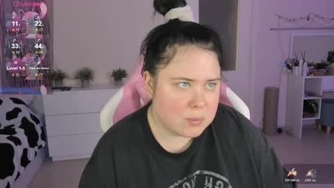 Snapshot of bellybooxo chatting on 05-20-26, 09:15 LinaBoo online show from 05-20-26, 09:15