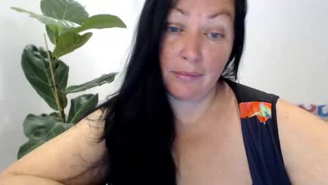 Snapshot of beluckynow chatting on 10-16-25, 10:49 beluckynow online show from 10-16-25, 10:49