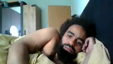 Snapshot of bengel_mozam chatting on 10-21-25, 07:20 kevin online show from 10-21-25, 07:20