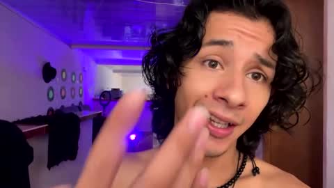 Snapshot of benjamin_fiore chatting on 01-27-25, 08:39 benjamin_fiore online show from 01-27-25, 08:39