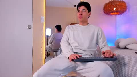 BENJAMIN online show from 07-12-26, 03:52