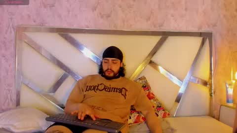 Snapshot of benny_and_mark chatting on 02-06-26, 03:55 Benny and Mark online show from 02-06-26, 03:55