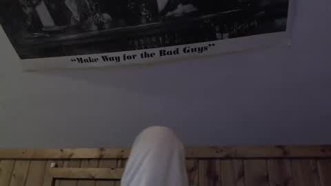 Snapshot of bennymn chatting on 12-22-25, 06:10 benny and innocentvixon online show from 12-22-25, 06:10