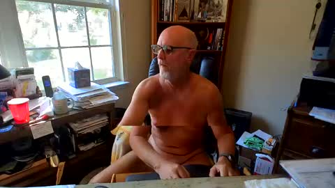 Snapshot of benstrokinit2 chatting on 10-11-25, 06:28 benstrokinit2 online show from 10-11-25, 06:28