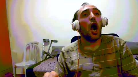 Snapshot of bentish chatting on 06-11-26, 03:32 bentish online show from 06-11-26, 03:32