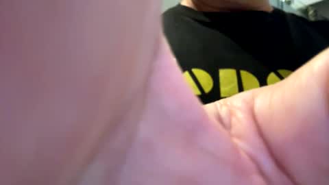 Snapshot of benz10001 chatting on 11-17-25, 01:06 benz10001 online show from 11-17-25, 01:06