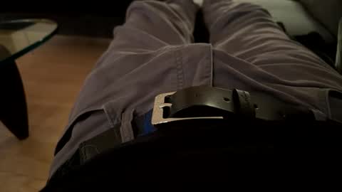 Snapshot of benz10001 chatting on 12-18-25, 01:00 benz10001 online show from 12-18-25, 01:00