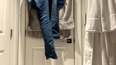 Snapshot of benz10001 chatting on 12-19-25, 09:22 benz10001 online show from 12-19-25, 09:22