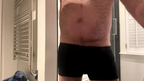 Snapshot of benz10001 chatting on 12-21-25, 03:57 benz10001 online show from 12-21-25, 03:57