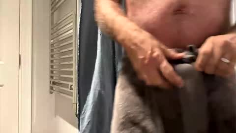 Snapshot of benz10001 chatting on 01-08-26, 12:18 benz10001 online show from 01-08-26, 12:18