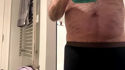 Snapshot of benz10001 chatting on 02-20-26, 04:09 benz10001 online show from 02-20-26, 04:09