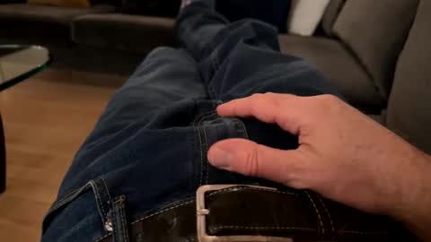 Snapshot of benz10001 chatting on 02-25-26, 01:15 benz10001 online show from 02-25-26, 01:15