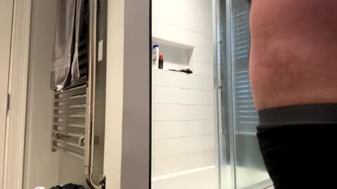 Snapshot of benz10001 chatting on 02-26-26, 12:15 benz10001 online show from 02-26-26, 12:15