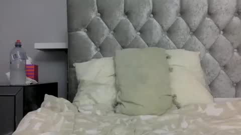 Snapshot of bermudatriangle12 chatting on 12-15-24, 04:59 tixxie online show from 12-15-24, 04:59