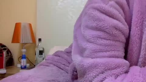 Snapshot of bermudatriangle12 chatting on 02-18-25, 07:21 tixxie online show from 02-18-25, 07:21