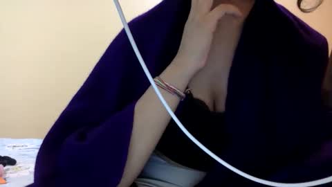 Snapshot of bermudatriangle12 chatting on 11-07-25, 12:16 tixxie online show from 11-07-25, 12:16