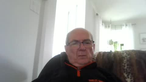 Snapshot of bernard1102 chatting on 06-26-26, 07:40 bernard1102 online show from 06-26-26, 07:40