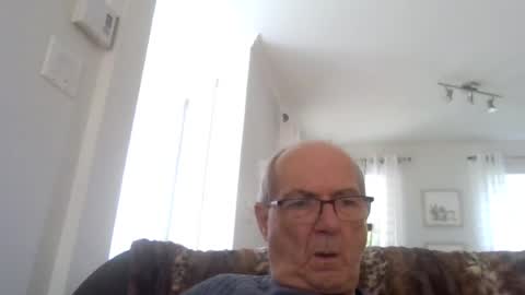Snapshot of bernard1102 chatting on 07-04-26, 01:17 bernard1102 online show from 07-04-26, 01:17
