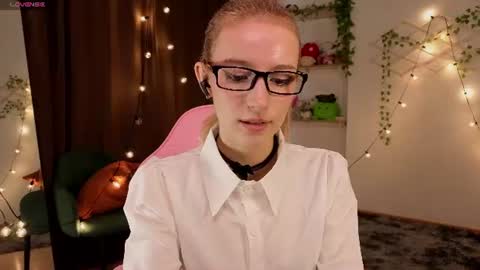 Hi Im NikaComing back online on Monday 3 online show from 06-17-26, 06:27