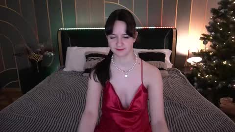 Violette online show from 12-16-25, 07:24