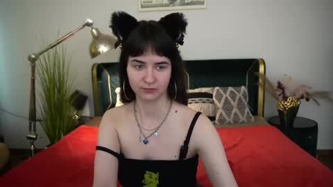 Snapshot of berrydiva chatting on 05-16-26, 06:21 Violette online show from 05-16-26, 06:21