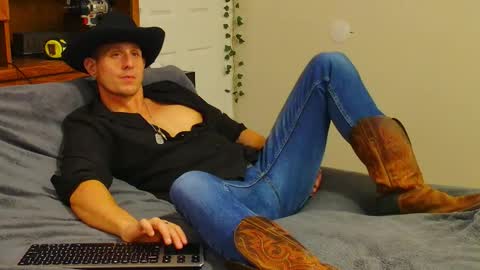 Snapshot of bestcockhere chatting on 12-20-25, 01:02 twitter zack1fisher online show from 12-20-25, 01:02