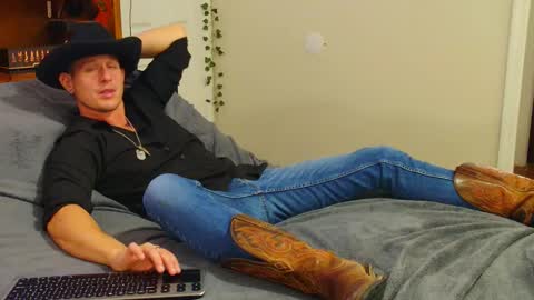 Snapshot of bestcockhere chatting on 12-21-25, 01:02 twitter zack1fisher online show from 12-21-25, 01:02