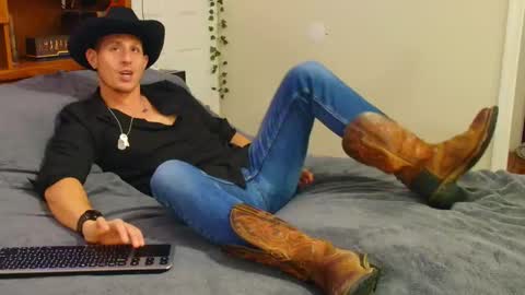 Snapshot of bestcockhere chatting on 12-22-25, 01:35 twitter zack1fisher online show from 12-22-25, 01:35