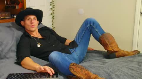 Snapshot of bestcockhere chatting on 12-22-25, 11:57 twitter zack1fisher online show from 12-22-25, 11:57