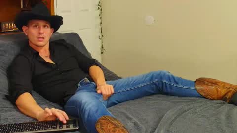 Snapshot of bestcockhere chatting on 01-10-26, 01:18 twitter zack1fisher online show from 01-10-26, 01:18