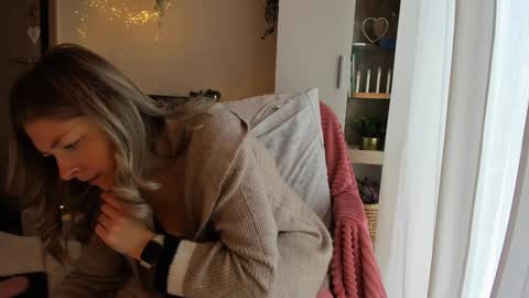 Vicky   online show from 12-29-24, 09:06