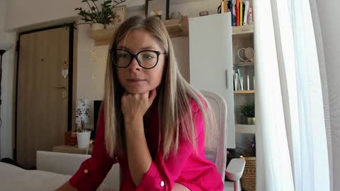 Vicky   online show from 10-14-25, 07:09